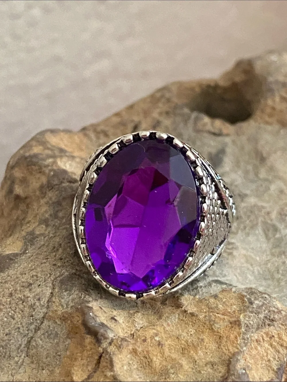 5/$10❤️❤️❤️NEW Purple Acrylic Cabochon Ring
